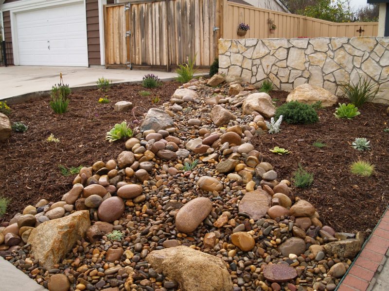 Mulch Bark Vs Rock Jimsmowing Com Au, Stone Vs Mulch In Landscaping
